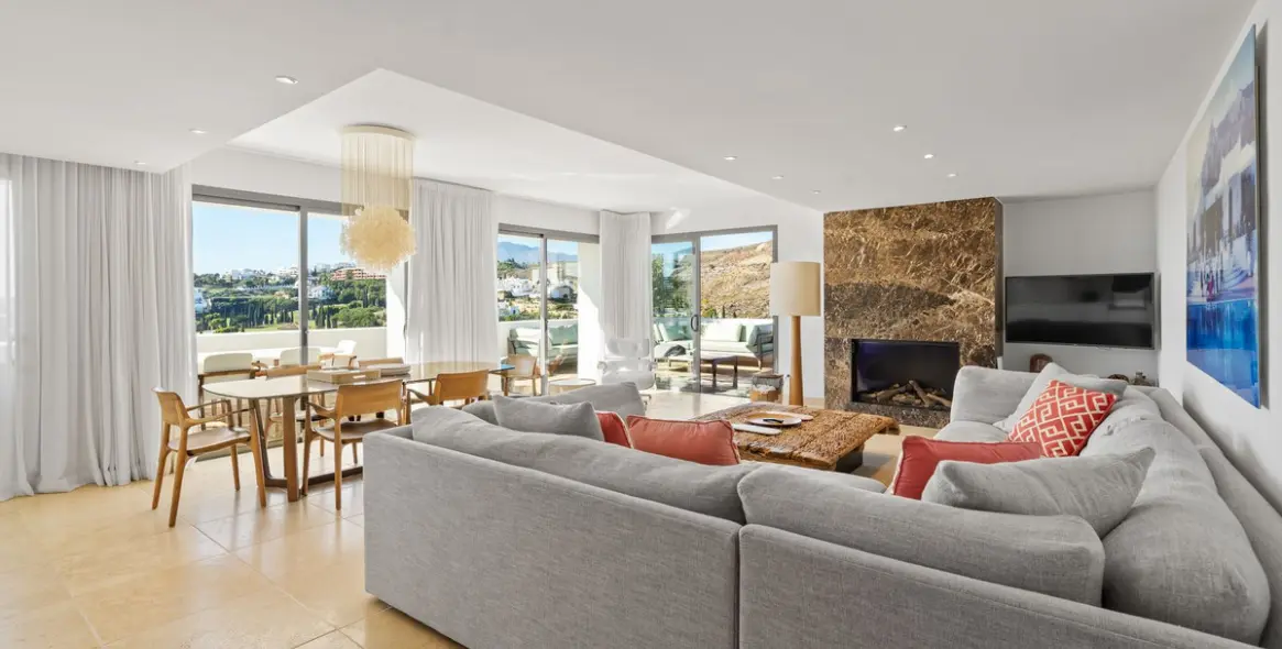 Продажа двухуровневого пентхауса в Los Flamingos 1