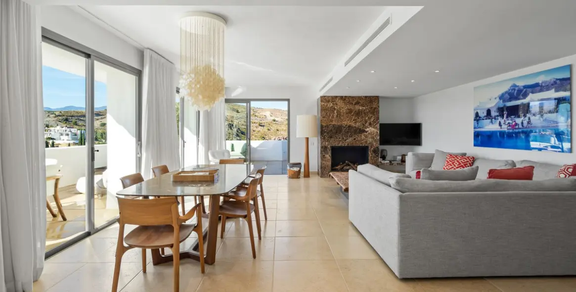 Продажа двухуровневого пентхауса в Los Flamingos 3