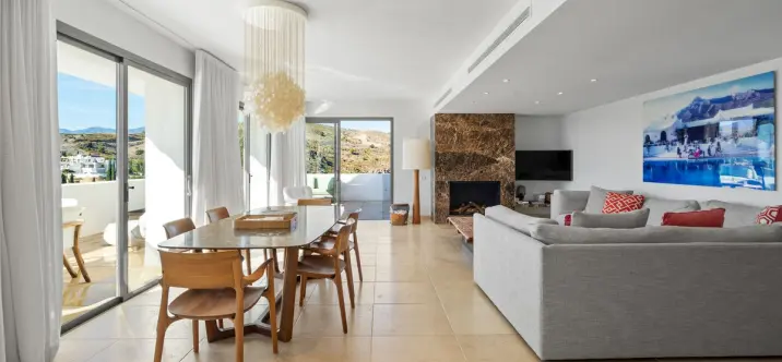 Venta de ático dúplex en Los Flamingos 2