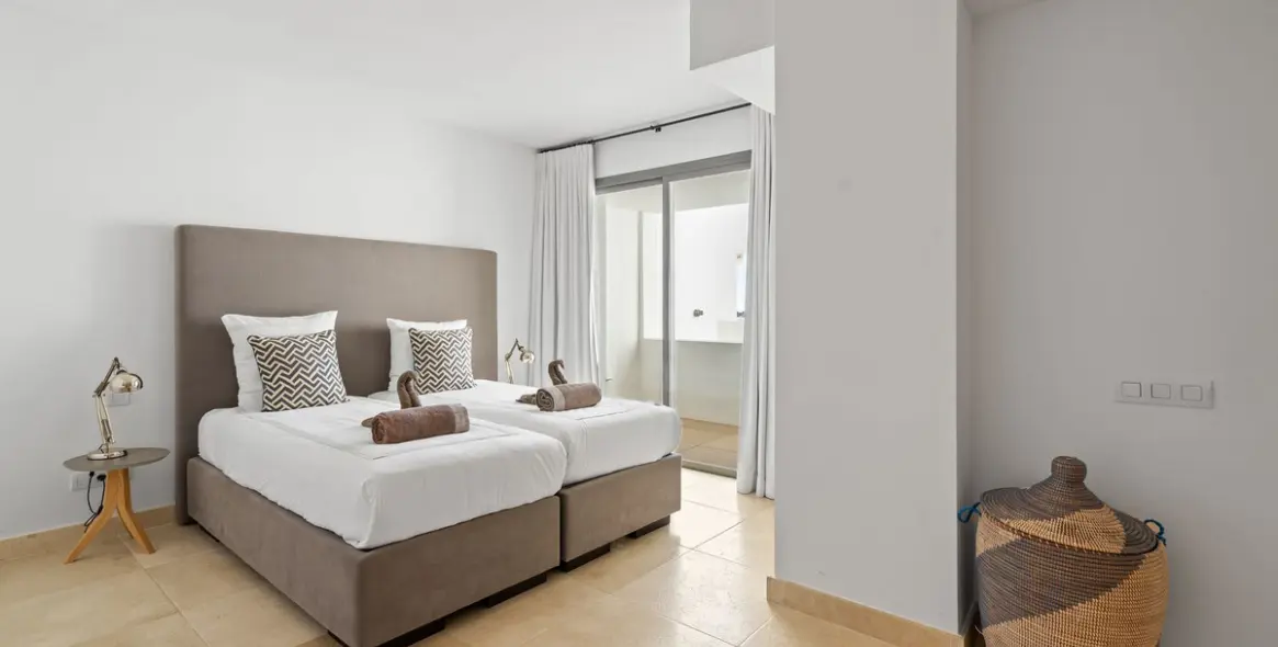 Продажа двухуровневого пентхауса в Los Flamingos 11