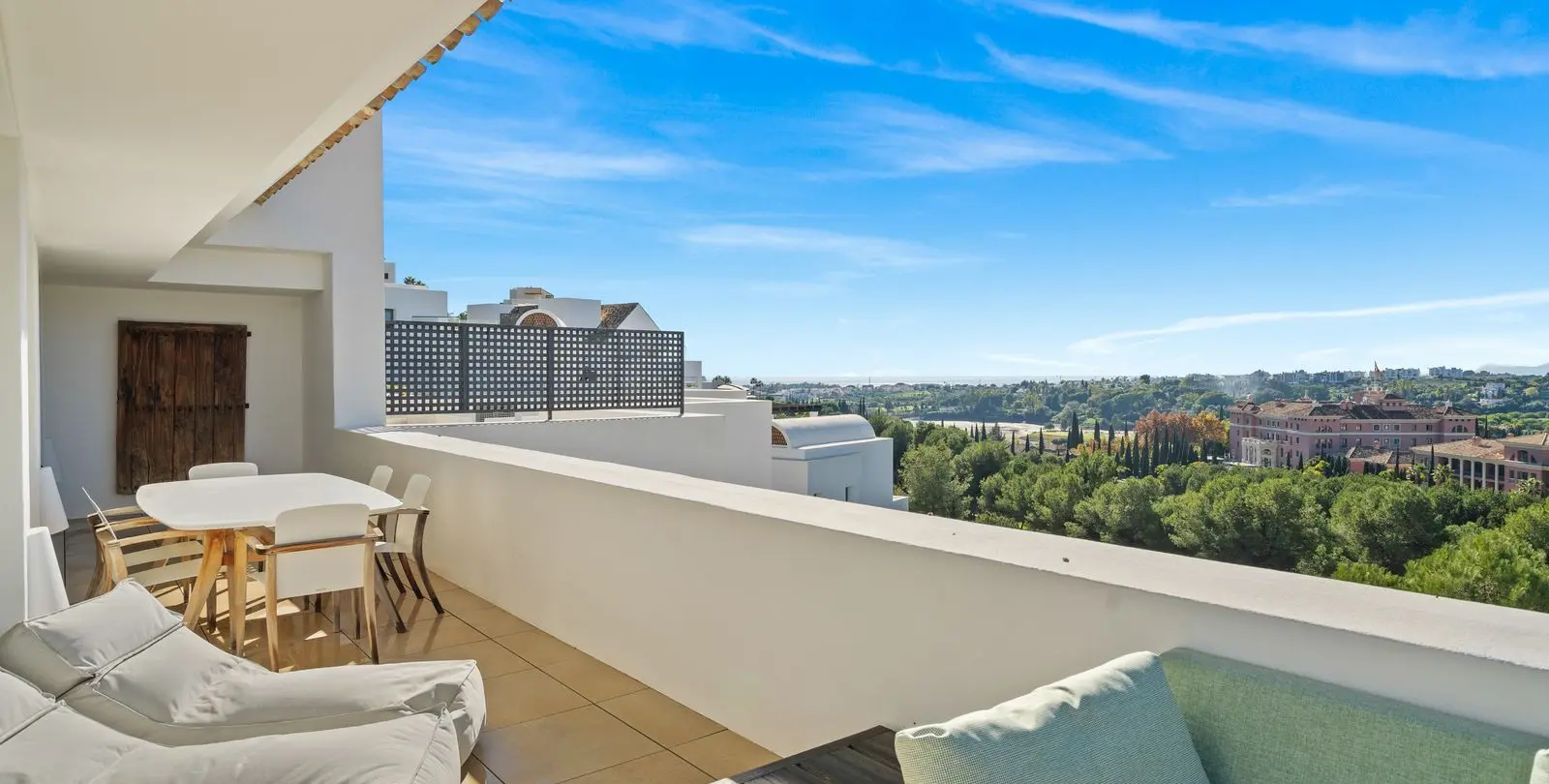 Sale of penthouse duplex in Los Flamingos 7