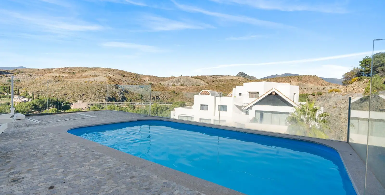Sale of penthouse duplex in Los Flamingos 10