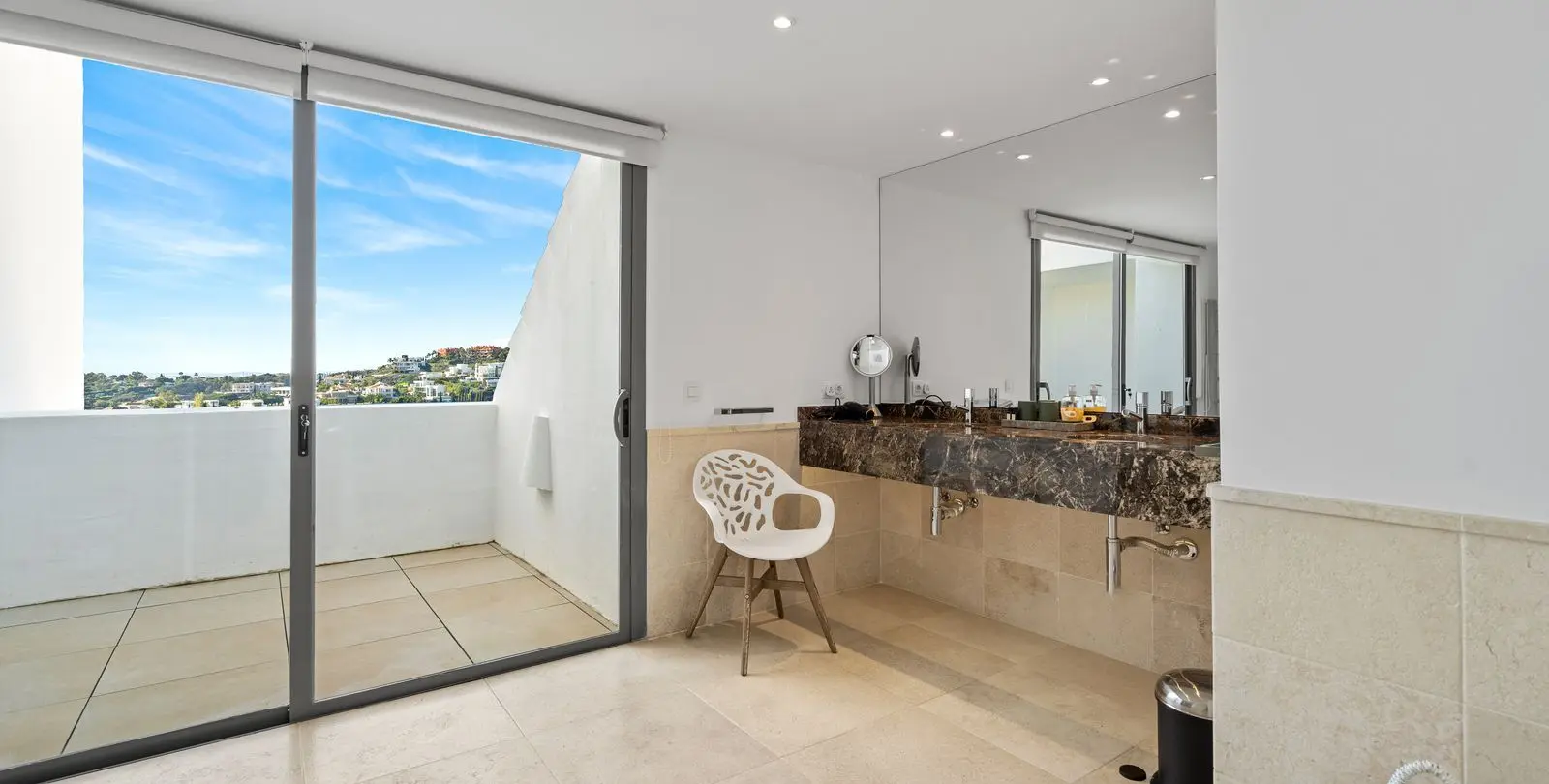 Sale of penthouse duplex in Los Flamingos 17