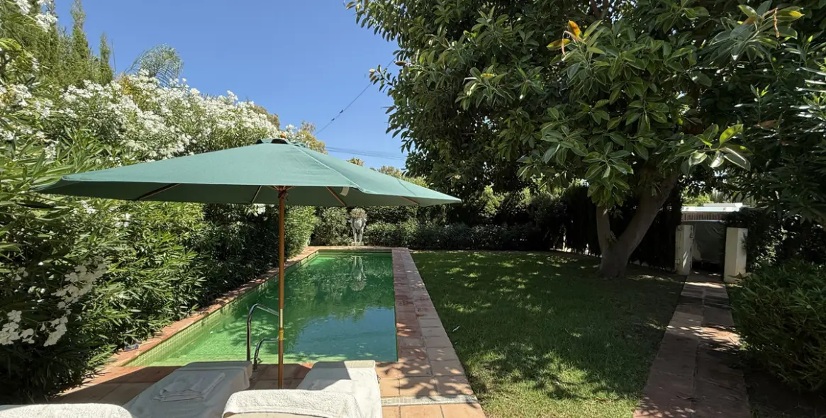 Продажа  отдельно стоящей виллы в San Pedro de Alcántara (район San Pedro de Alcántara) 2