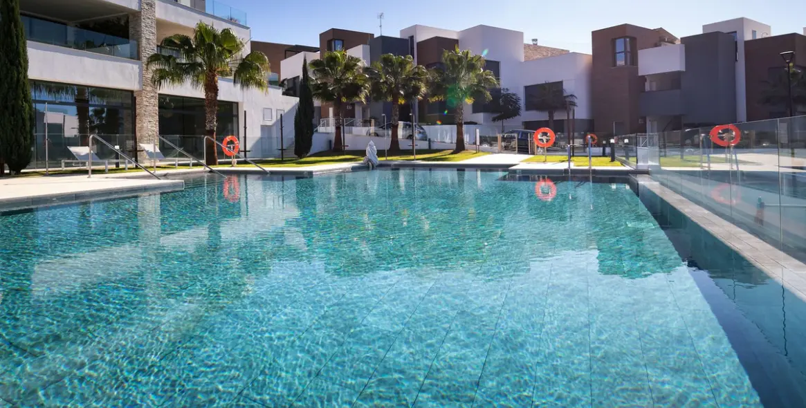Sale of middle floor apartment in Cabopino 1