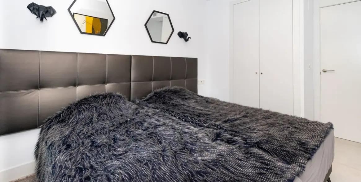Sale of middle floor apartment in Cabopino 24