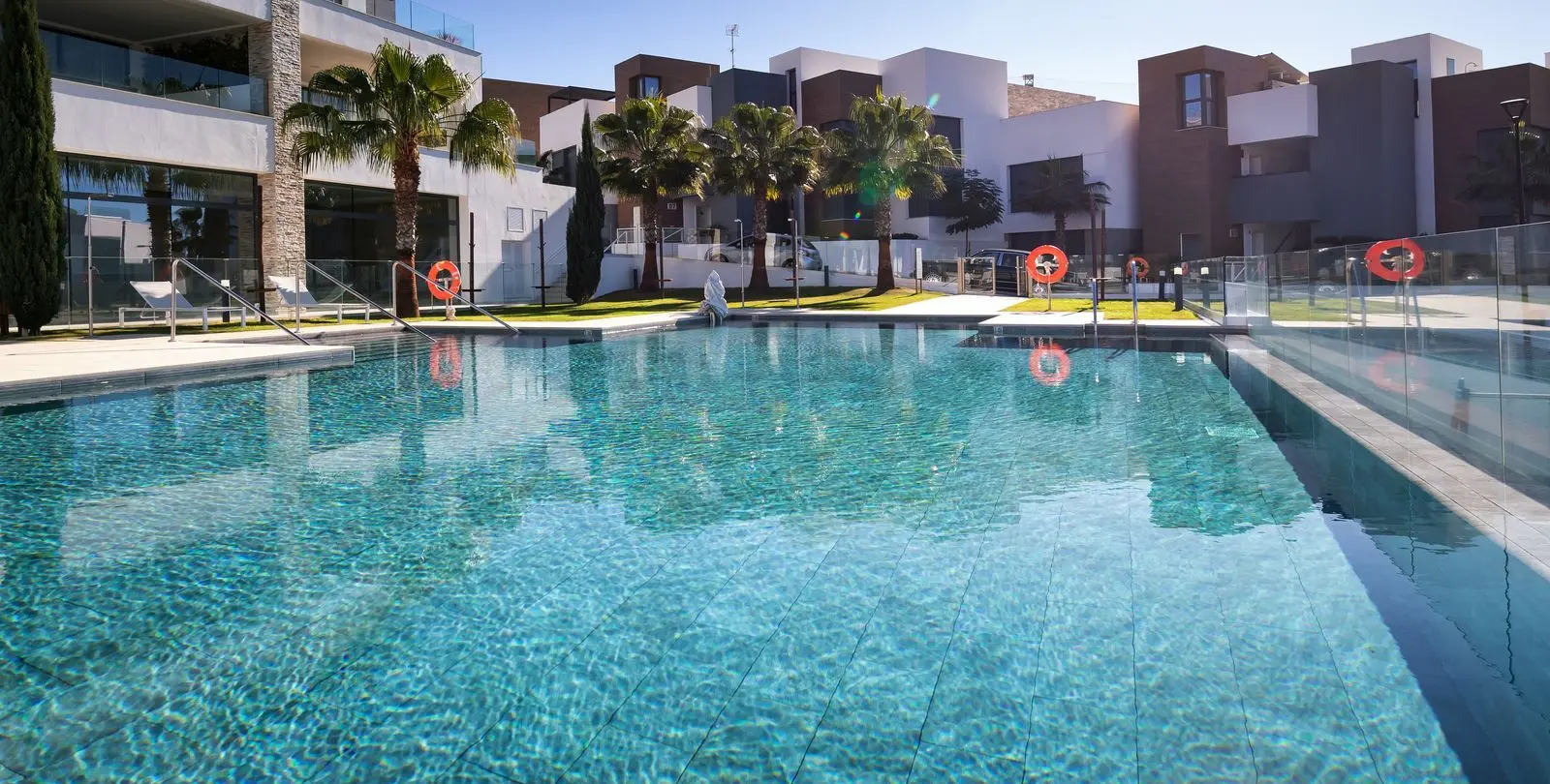 Sale of middle floor apartment in Cabopino 1