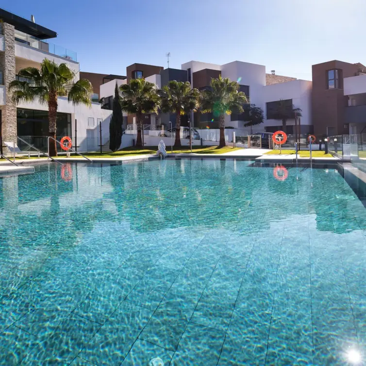 Sale of middle floor apartment in Cabopino