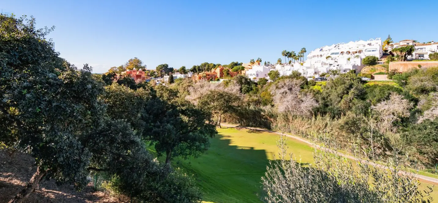 Sale of middle floor apartment in Cabopino 1
