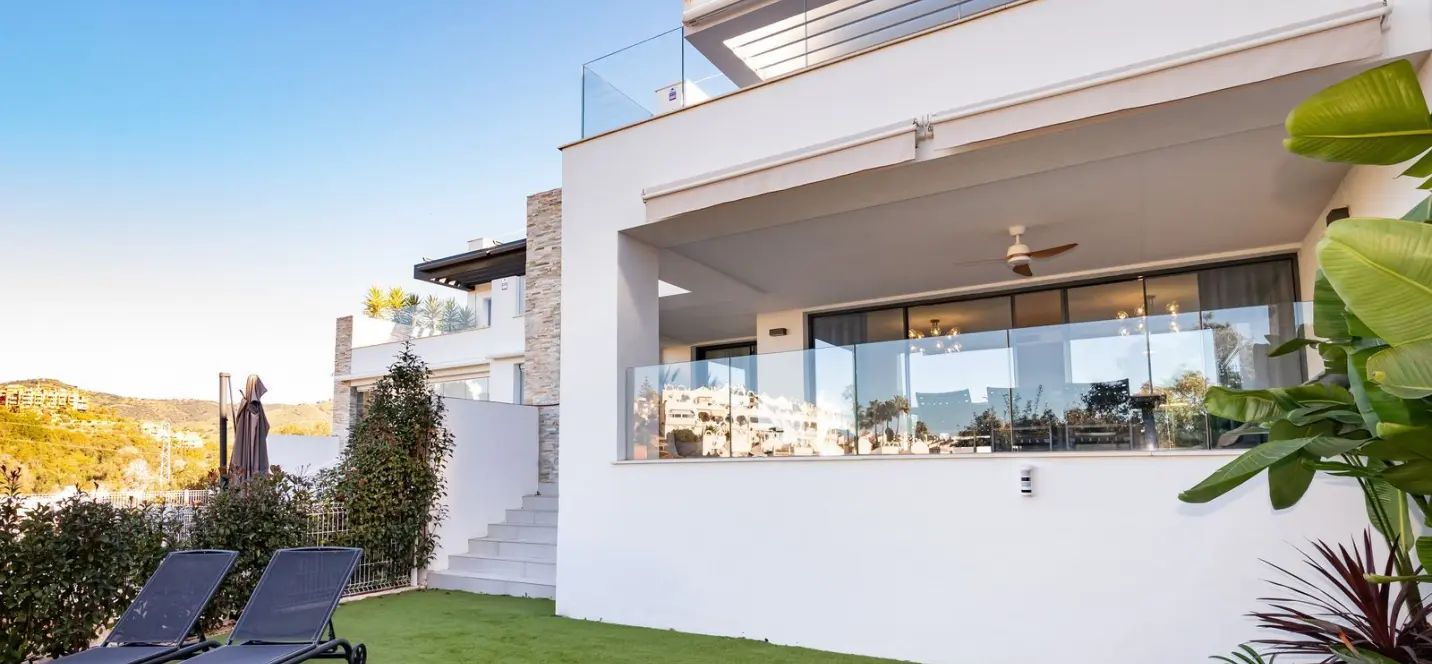 Sale of middle floor apartment in Cabopino 2