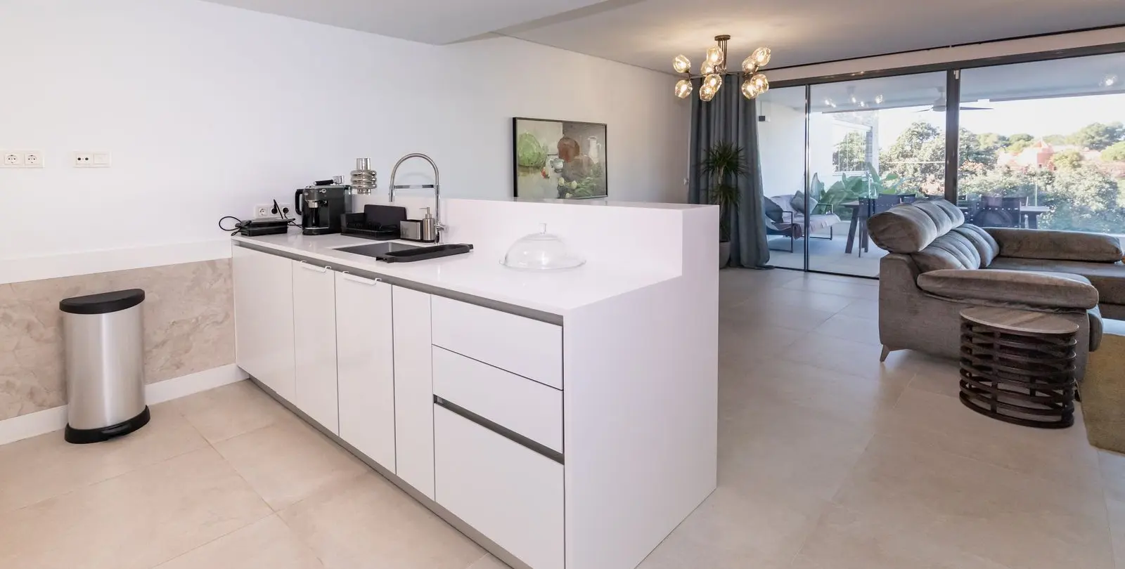 Sale of middle floor apartment in Cabopino 14