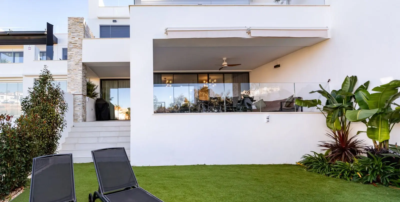 Sale of middle floor apartment in Cabopino 32