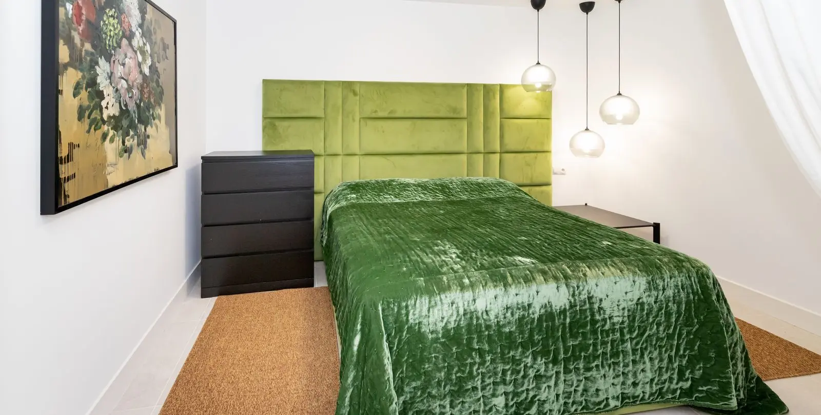Sale of middle floor apartment in Cabopino 43