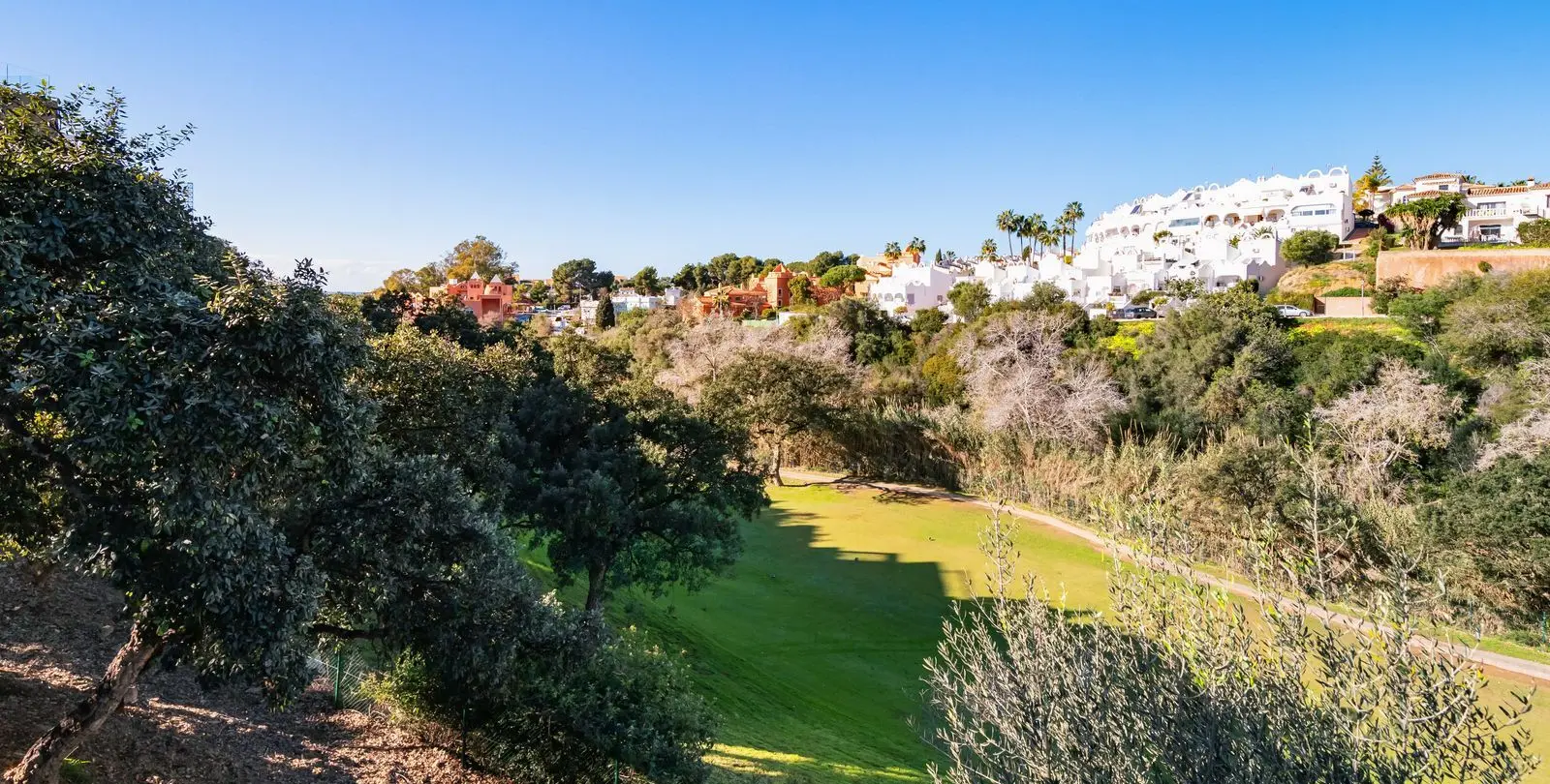 Sale of middle floor apartment in Cabopino 49