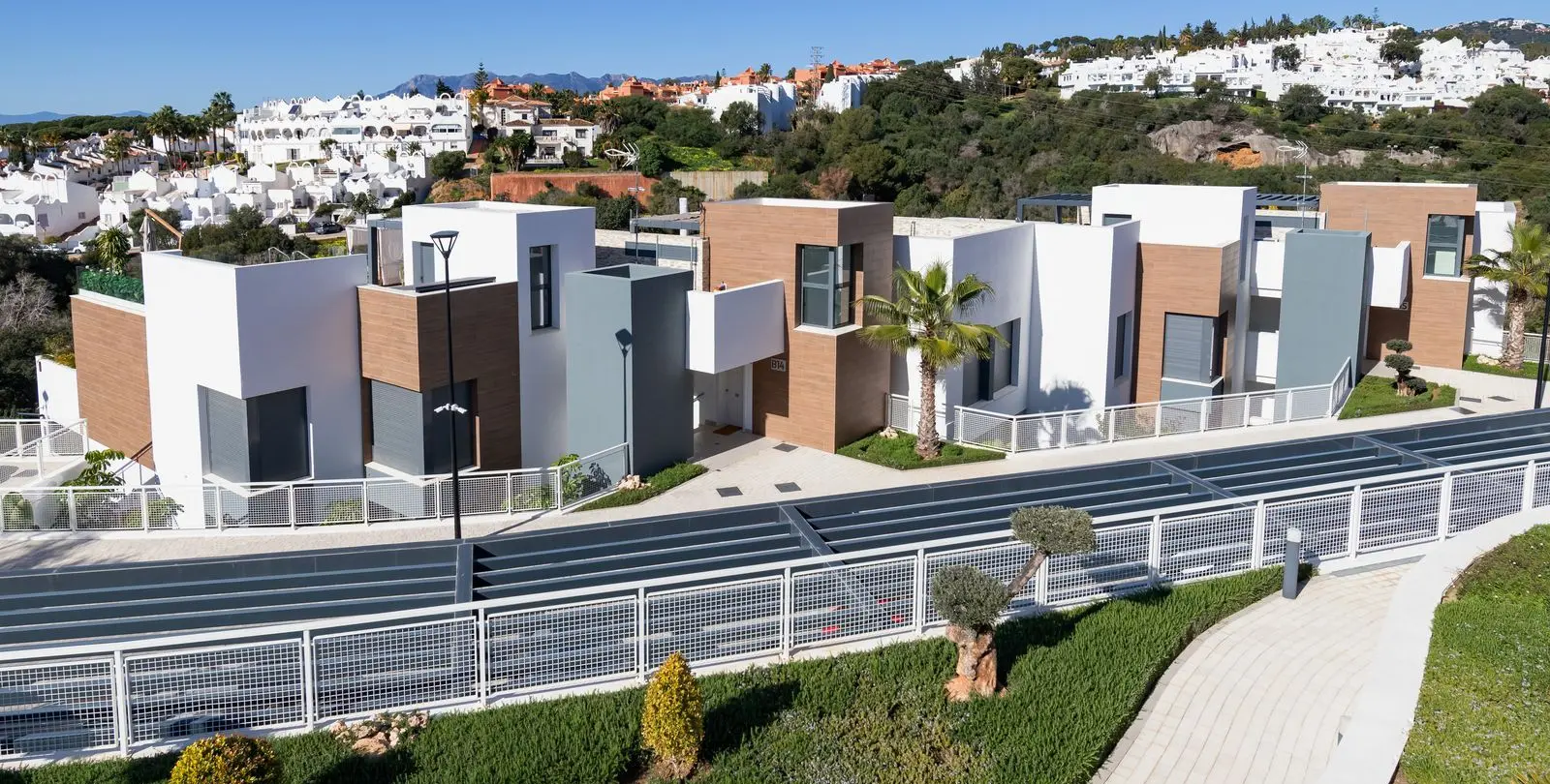 Sale of middle floor apartment in Cabopino 52
