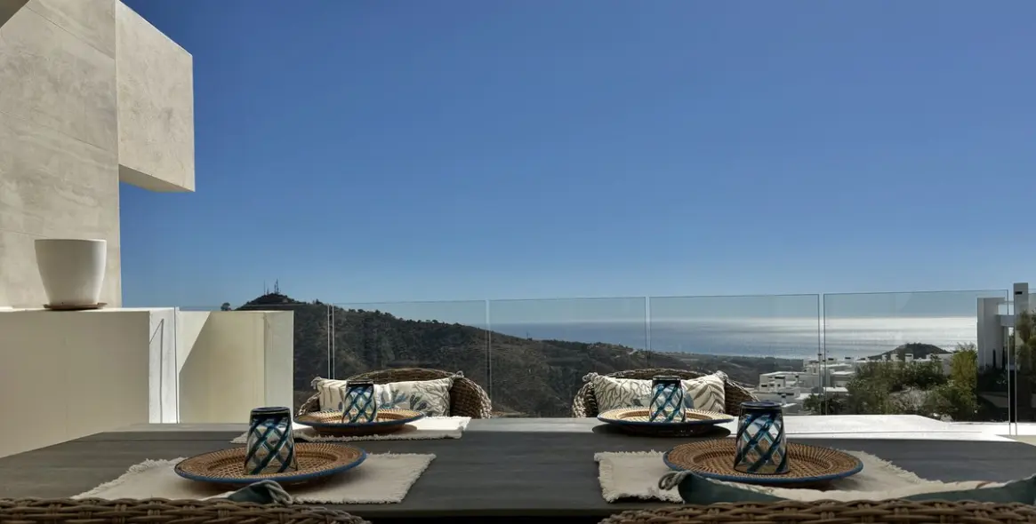 Sale of middle floor apartment in Ojén 2