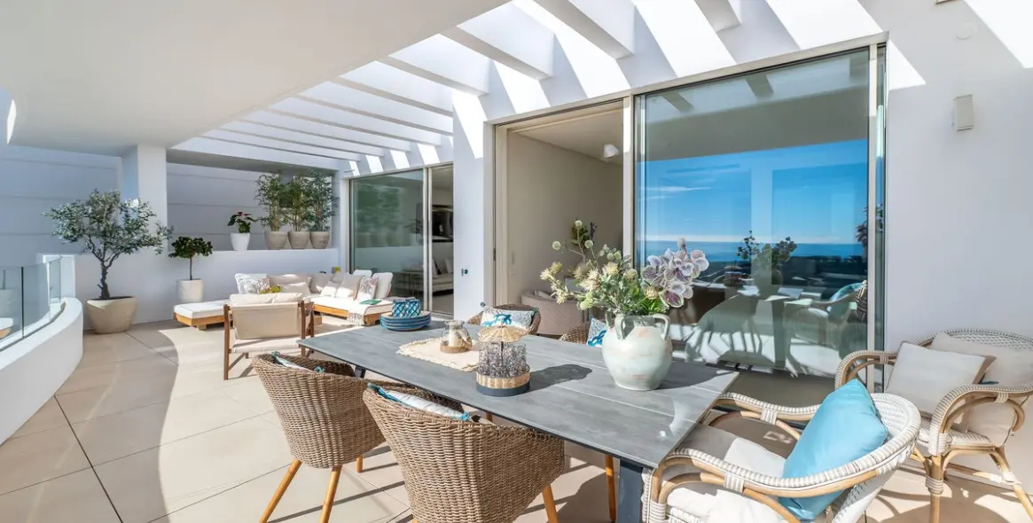 Sale of middle floor apartment in Ojén 10