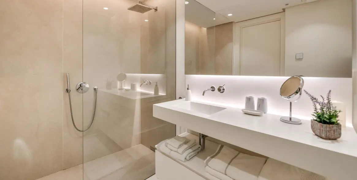 Sale of middle floor apartment in Ojén 42
