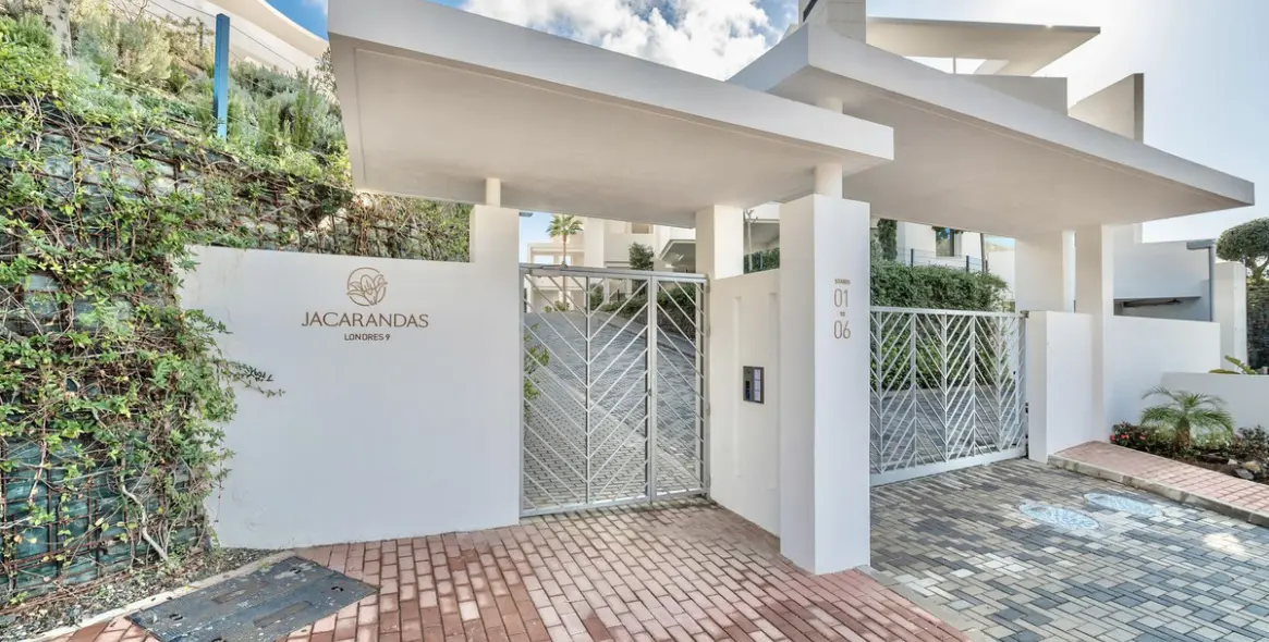 Sale of middle floor apartment in Ojén 50