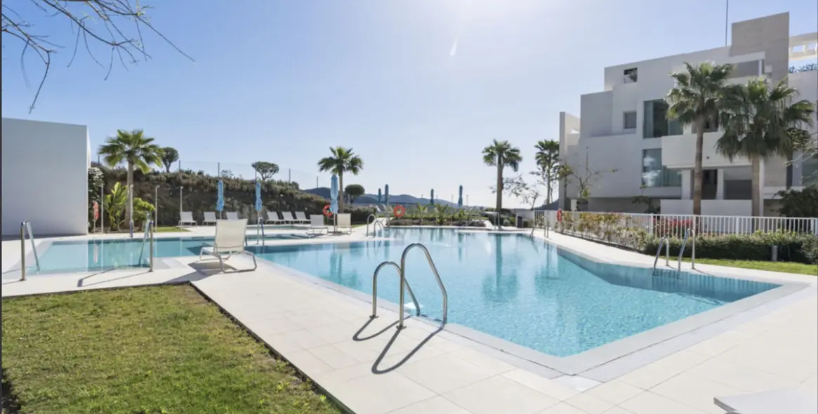 Sale of middle floor apartment in Ojén 52