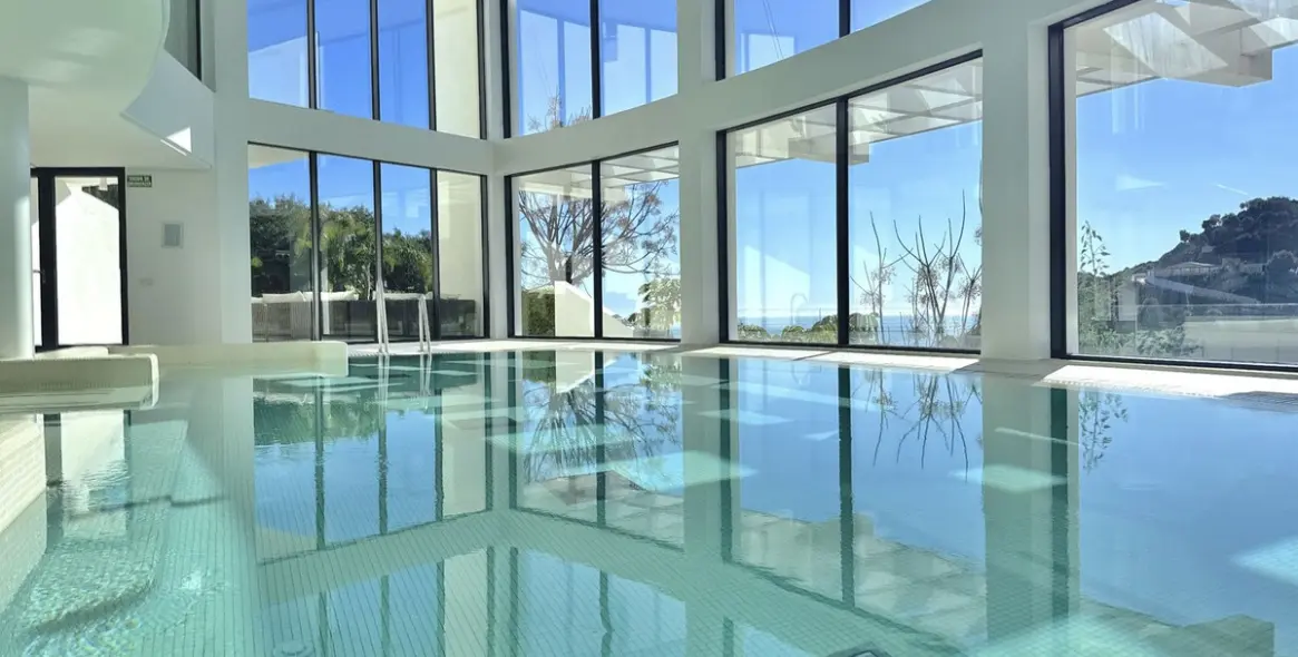 Sale of middle floor apartment in Ojén 53