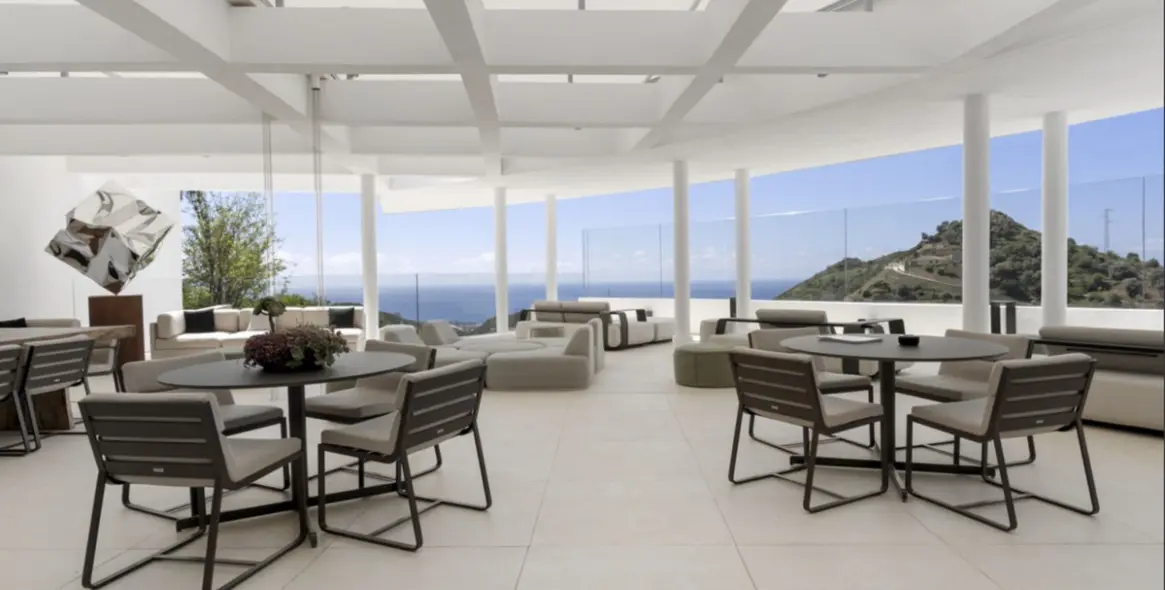Sale of middle floor apartment in Ojén 56