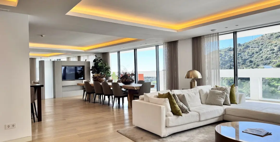 Sale of middle floor apartment in Ojén 57