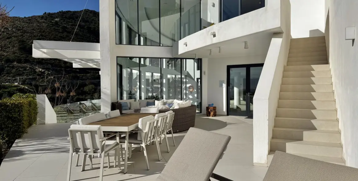 Sale of middle floor apartment in Ojén 59
