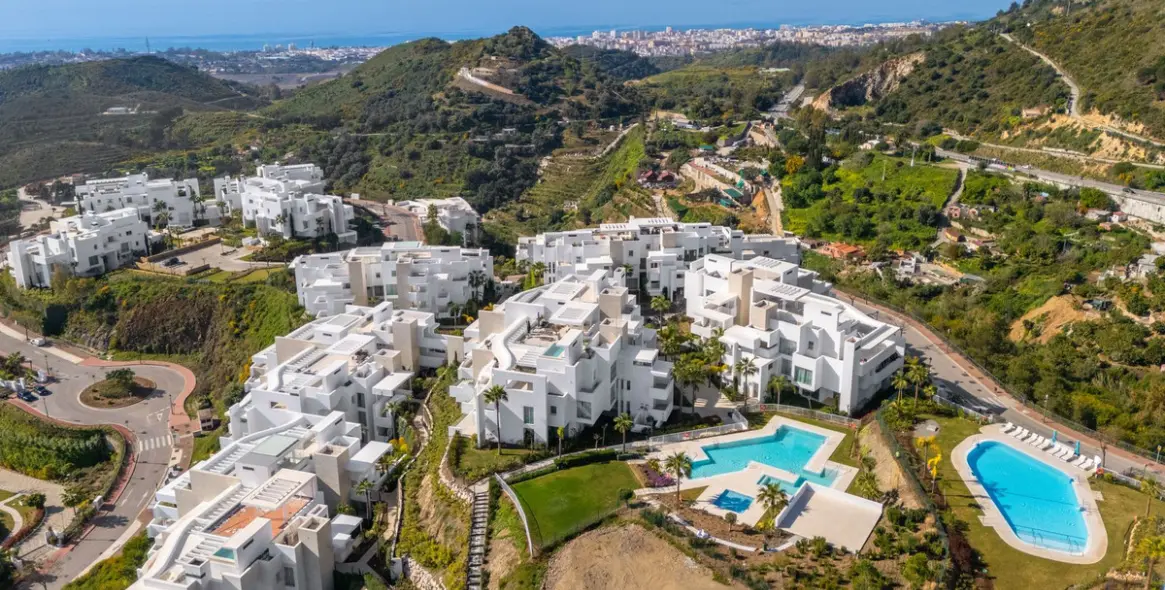 Sale of middle floor apartment in Ojén 62