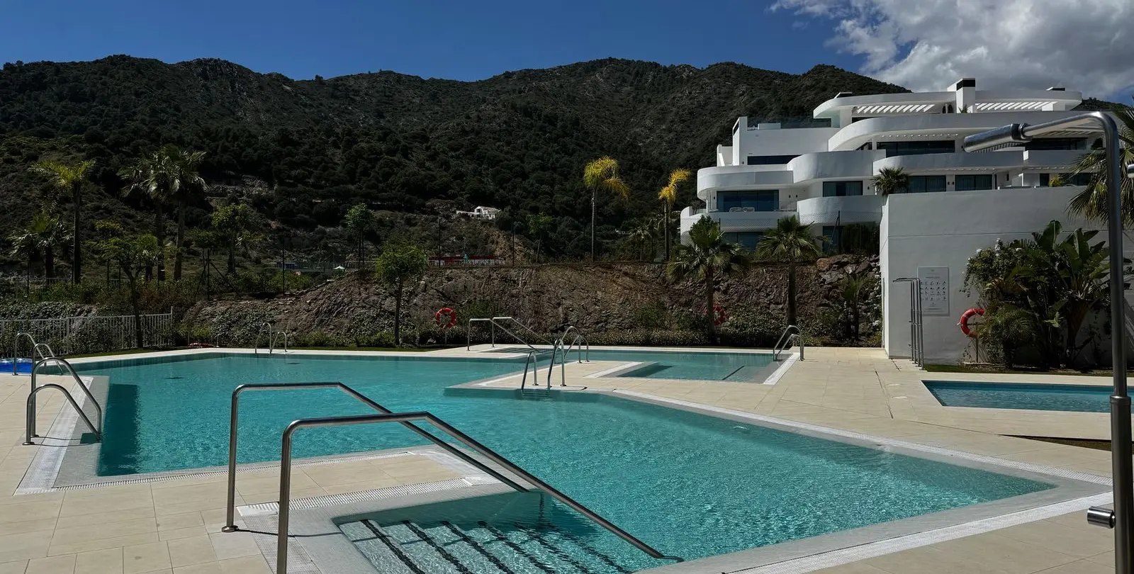 Venta de apartamento en planta media en Ojén 81