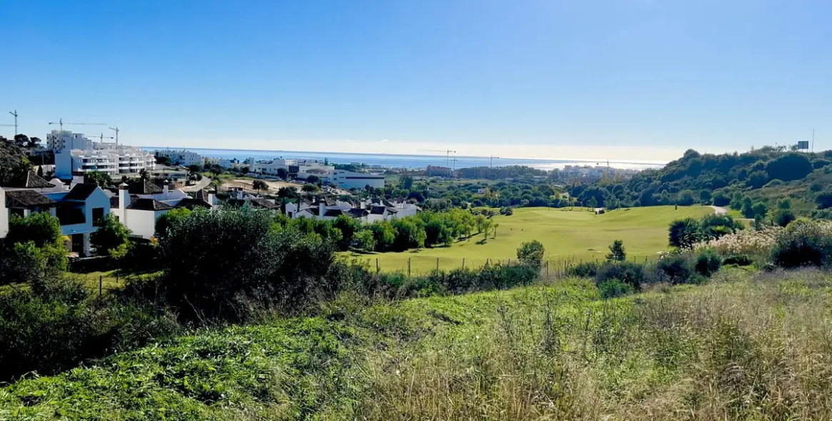 Sale of detached villa in Estepona 1