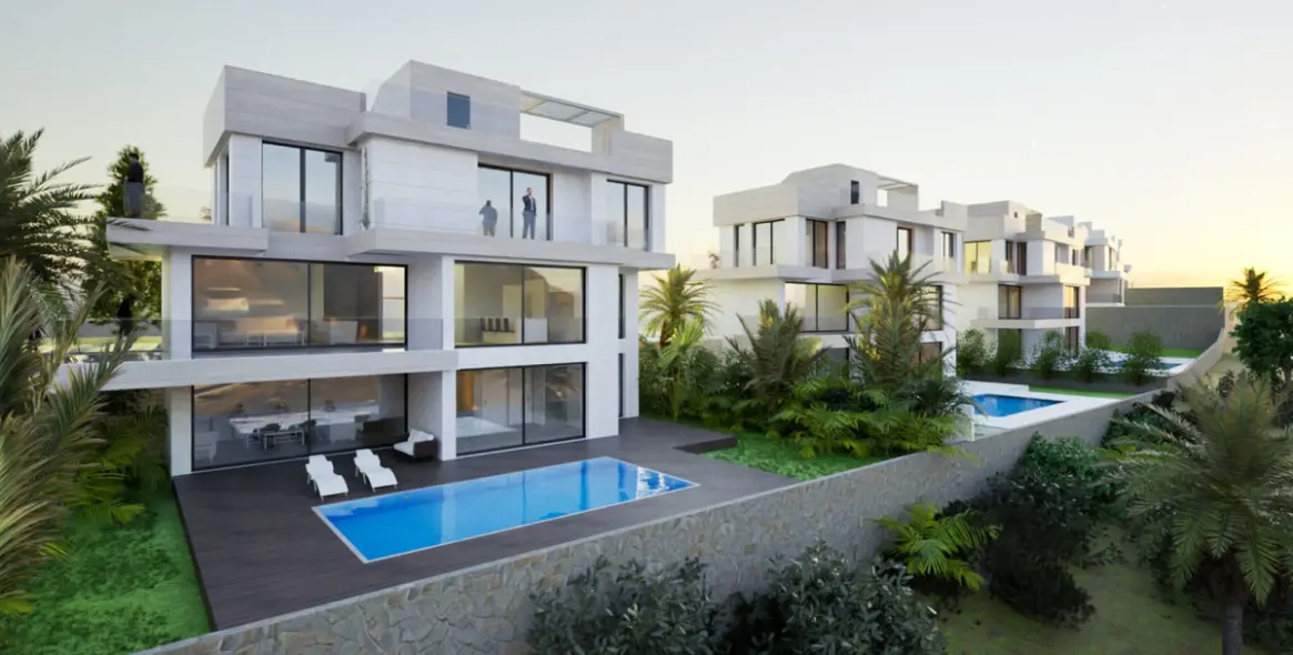 Sale of detached villa in Estepona 2