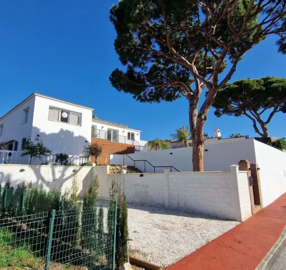 Продажа  отдельно стоящей виллы в Calahonda