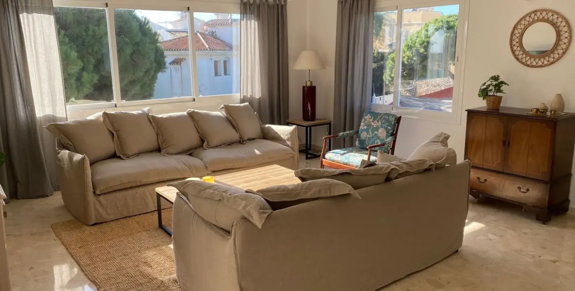 Продажа  отдельно стоящей виллы в Calahonda 3