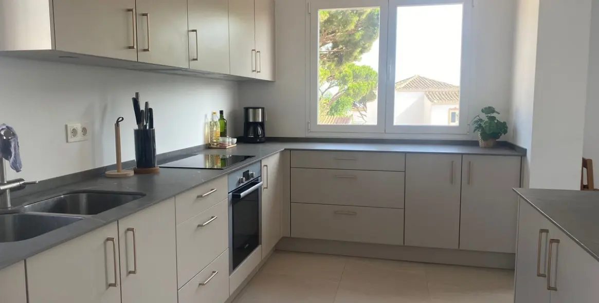 Продажа  отдельно стоящей виллы в Calahonda 4