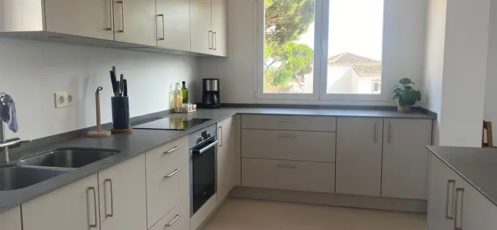 Продажа  отдельно стоящей виллы в Calahonda 3