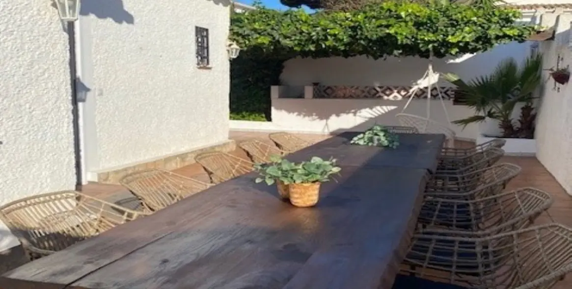 Продажа  отдельно стоящей виллы в Calahonda 13