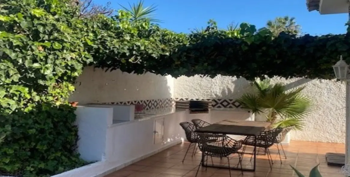 Продажа  отдельно стоящей виллы в Calahonda 15