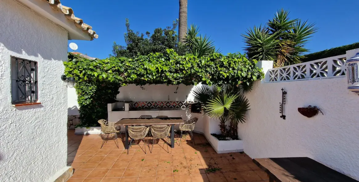 Продажа  отдельно стоящей виллы в Calahonda 17