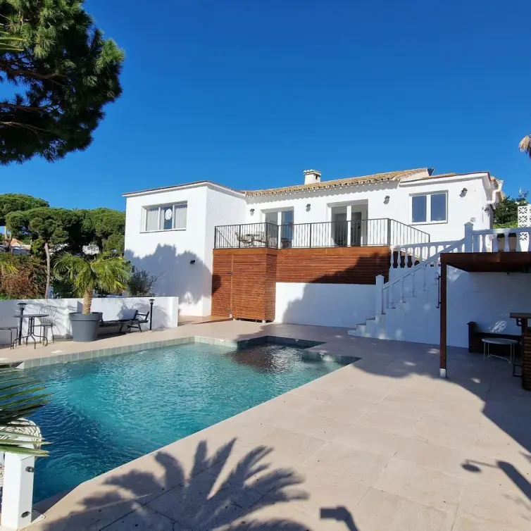 Sale of detached villa in Calahonda