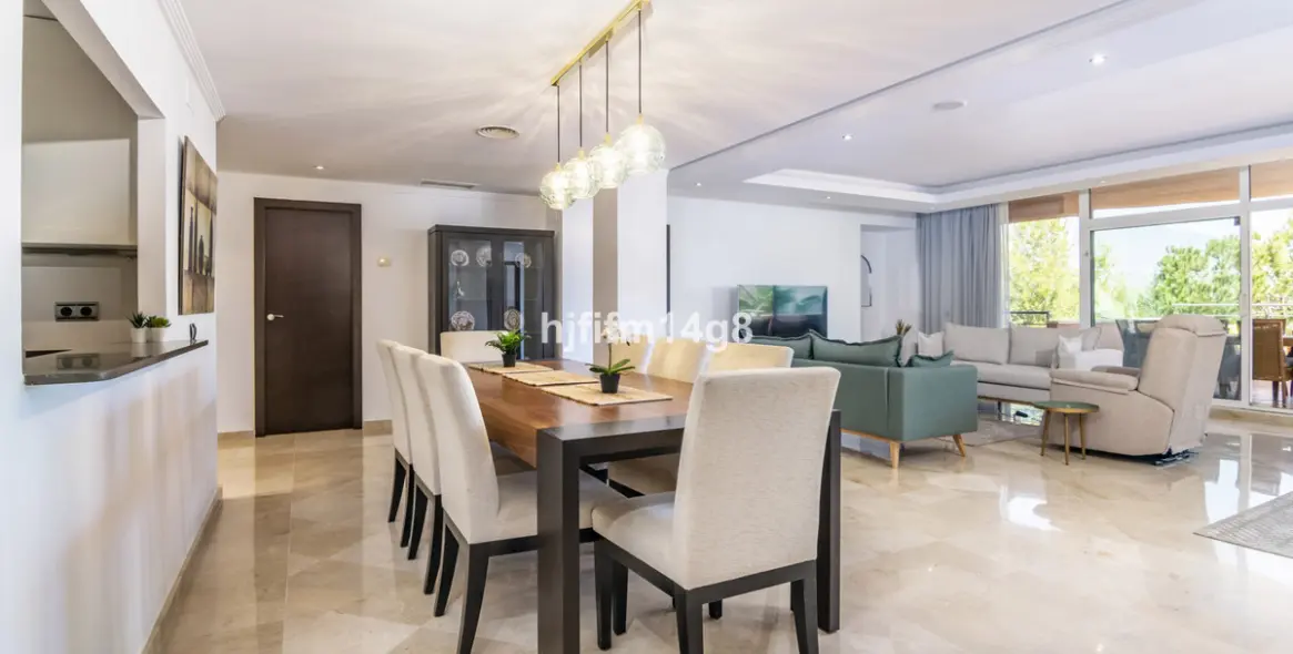 Sale of middle floor apartment in Nueva Andalucía 3