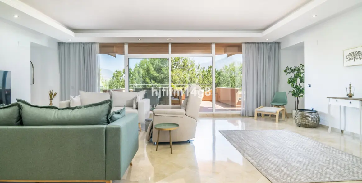 Sale of middle floor apartment in Nueva Andalucía 5