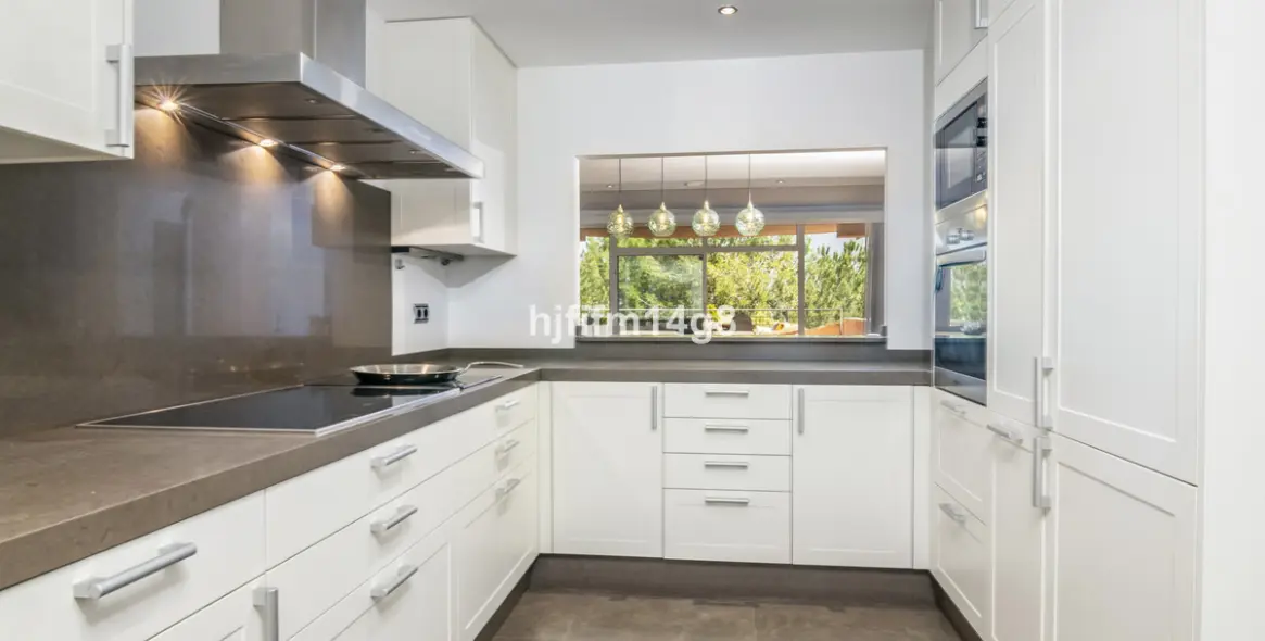Sale of middle floor apartment in Nueva Andalucía 6