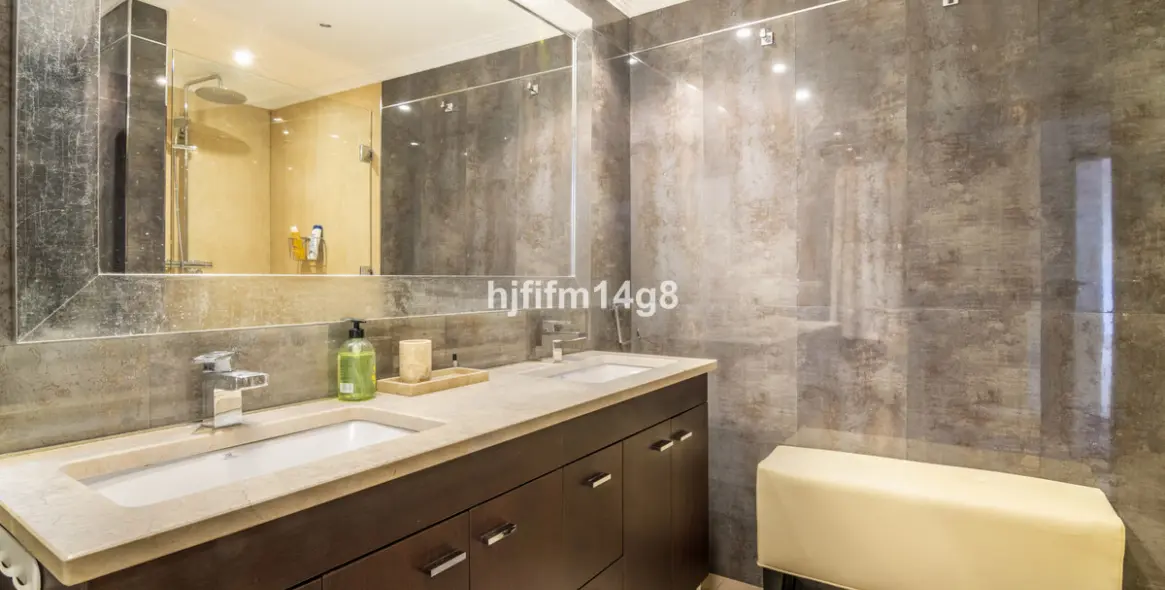 Sale of middle floor apartment in Nueva Andalucía 9