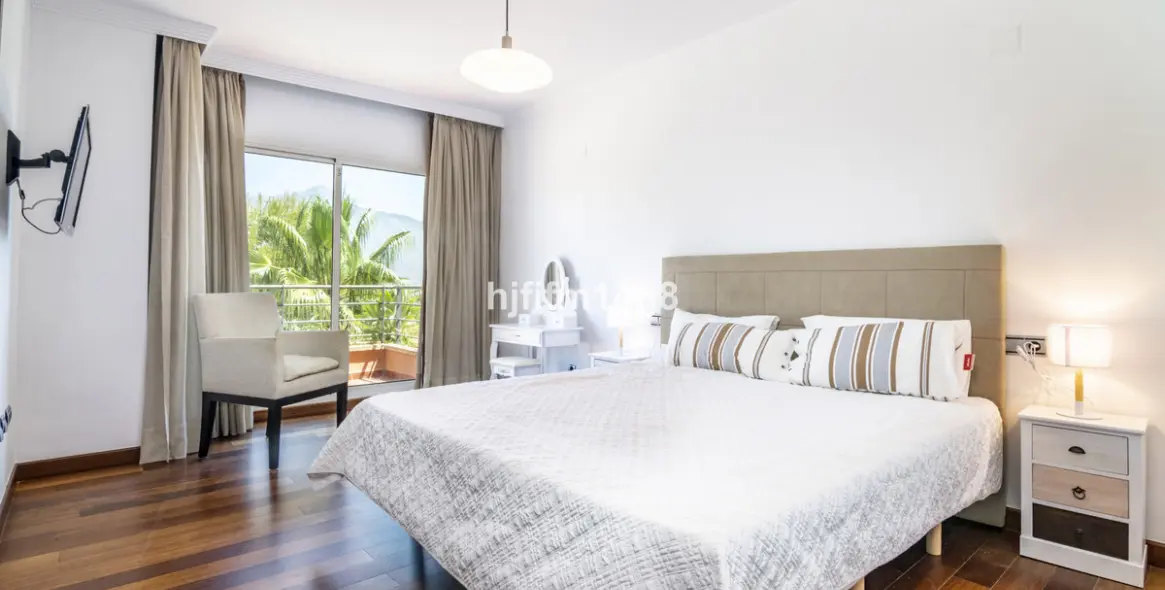 Sale of middle floor apartment in Nueva Andalucía 10