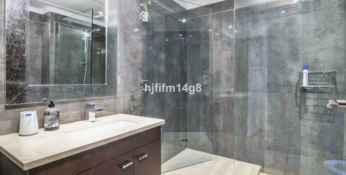 Sale of middle floor apartment in Nueva Andalucía 14