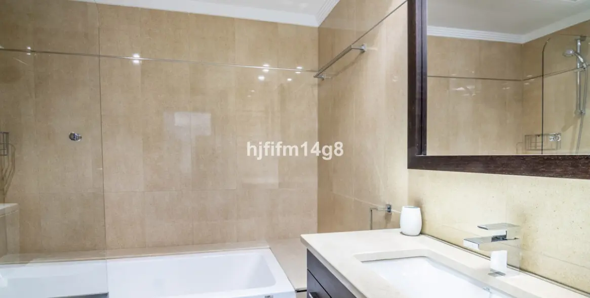 Sale of middle floor apartment in Nueva Andalucía 16