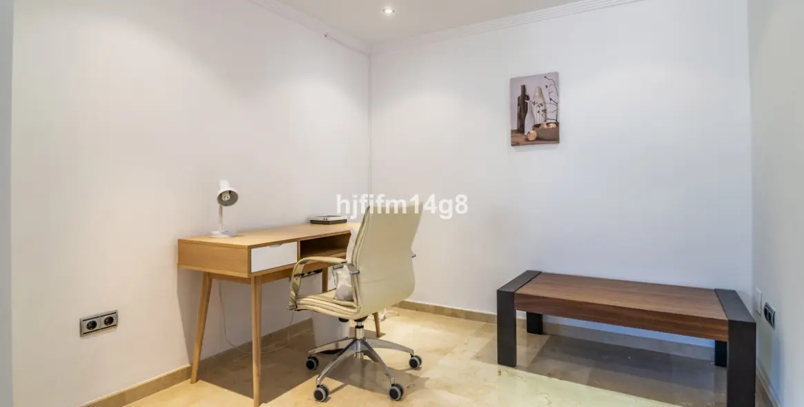 Sale of middle floor apartment in Nueva Andalucía 17