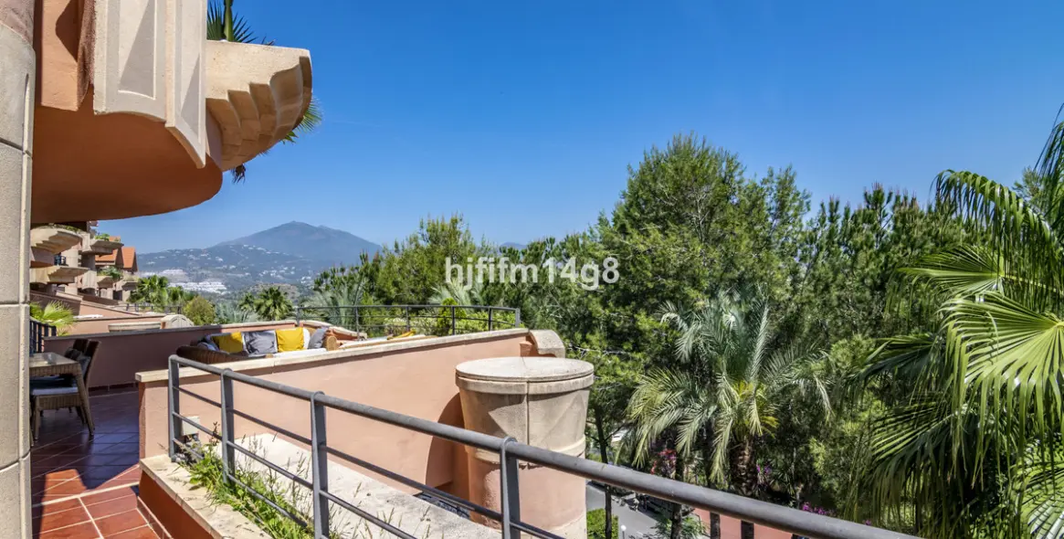 Sale of middle floor apartment in Nueva Andalucía 22
