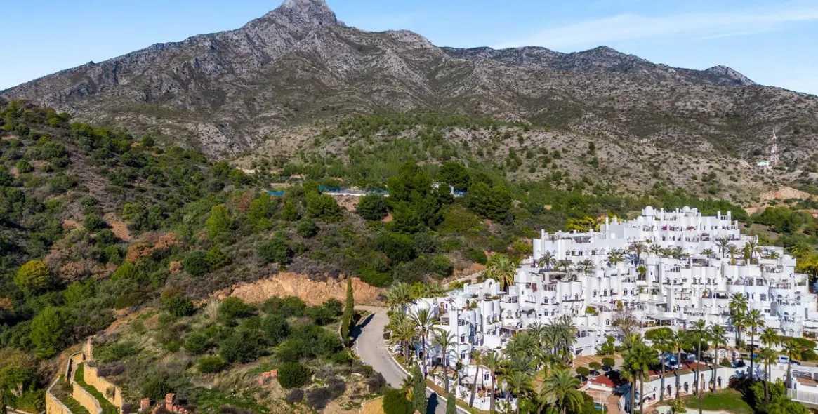 Sale of townhouse in The Golden Mile 2